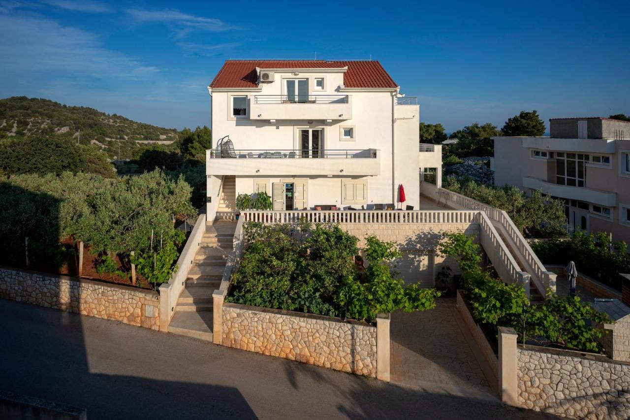 Fio - Hvar Apartma *