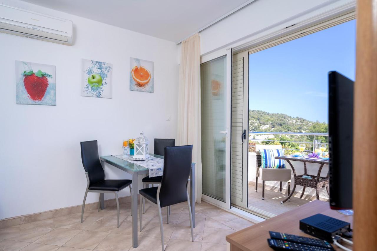 Fio - Hvar Apartma